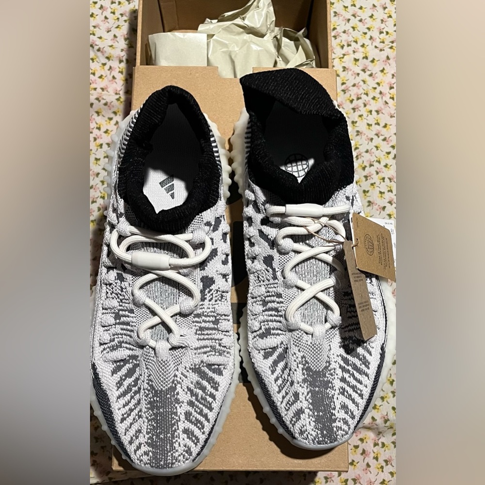Yeezy 350 v2 Compact